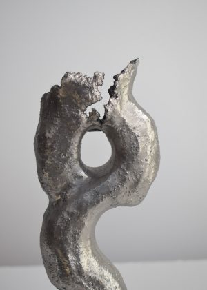 Onishi Vessel 23.044 - Ceramic sculpture by Kerryn Levy
