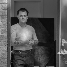 Kasper Raglus - portrait in his studio - geometric painter